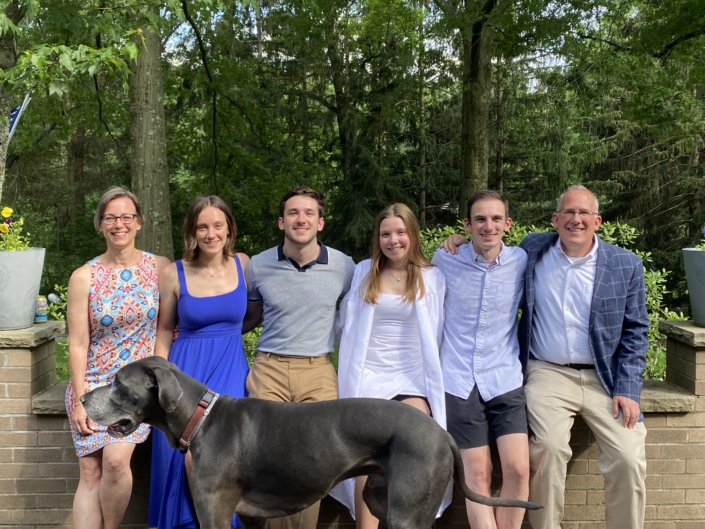 unitedwaySWPA's tweet image. Though not Pittsburgh natives, @PNCBank Financial Services Senior VP Gus Faucher and Amy Crawford-Faucher are doing everything to give back to their adopted home. 

Learn about the #TocquevilleSociety members in their donor spotlight: uwswpa.org/committed-to-t…. #ChangmakersUnite