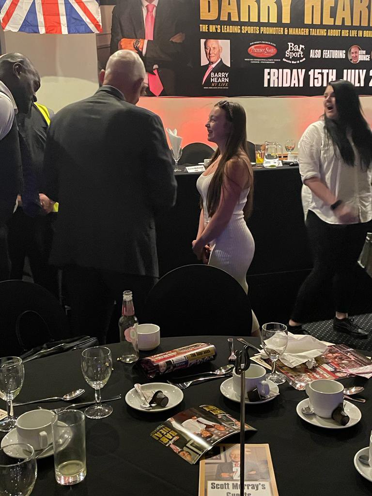 FayeBlount_'s tweet photo. what an amazing experience meeting the one and only @BarryHearn 🥊
looking forward to the future🤩 https://t.co/doA6REowZg