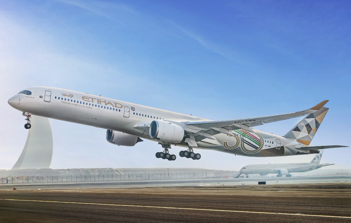 RobHall18's tweet image. Etihad Airways, has been named ‘Environmental Airline of the Year 2022’ in the Airline Ratings awards. The ranking recognises Etihad’s strategy to improve aviation sustainability for both the airline itself and the entire industry.

#avgeek #aviationdaily #FIA2022 #787greenliner