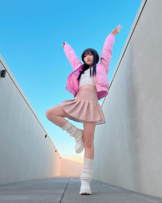 2 pic. ME IS FLAMINGO ? https://t.co/QPQsoGgQRo