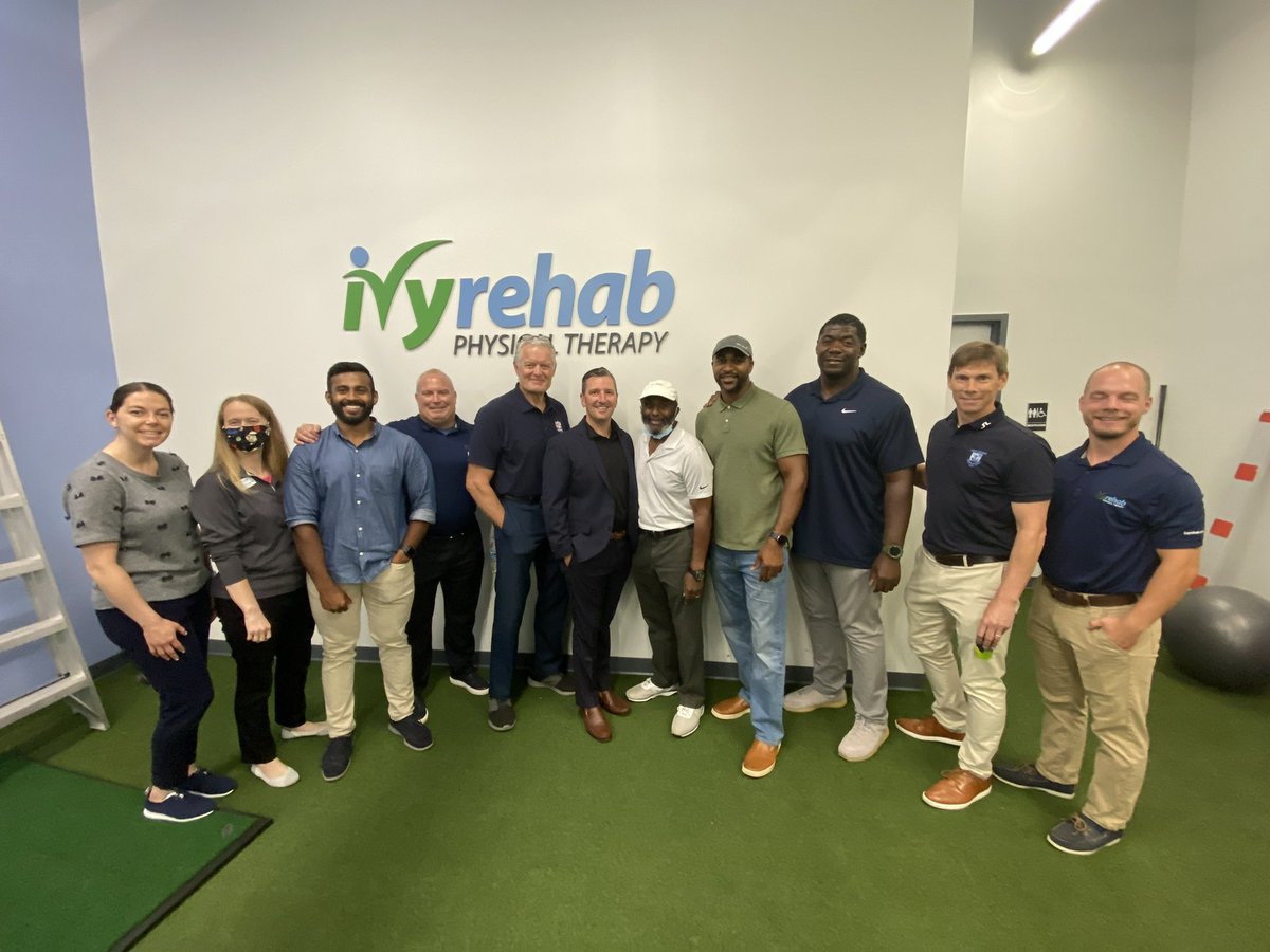 Bmartinsports's tweet photo. Great event with the @nflalumni Association at @Ivyrehab including 3 Super Bowl Champs!
Special thanks to NY/NJ Chapter President Roman Oman @R_Oben , National President @B_Oates65 Jets RB Bruce Harper and Giants Super Bowl legend David Tyree #NFLAA #IvyRehabPT #OneIvy https://t.co/yuGJseZcHs