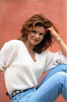 Happy birthday Lolita Davidovich. My favorite film with Davidovich so far is JFK. 