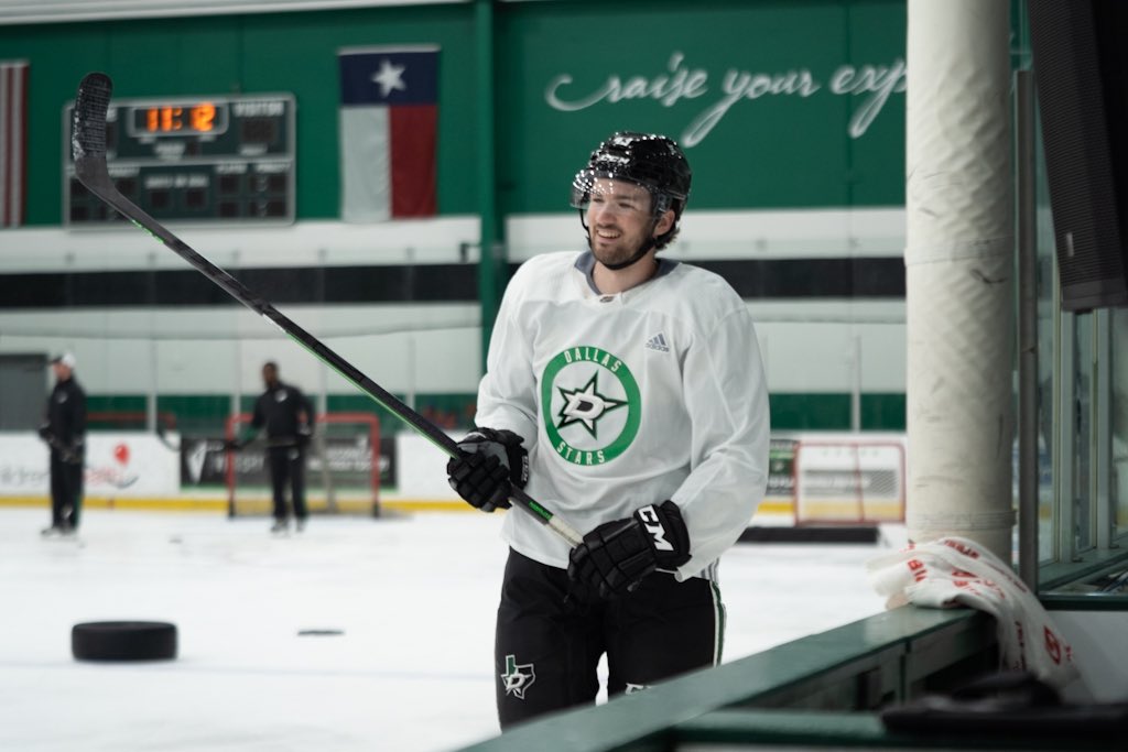 Just a little chirp and cheer 😂 

#TexasHockey