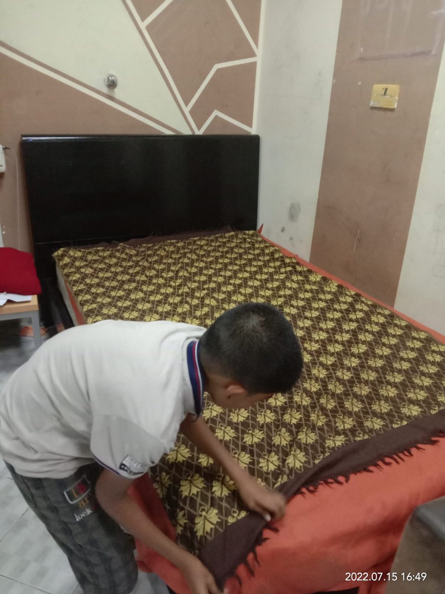 SabihaGazali's tweet photo. Gratitude as Pedagogy 
Summer Holiday Task: @ShiningStarSchl Students making there bed tidy. 
 #T4Edu #MOEUAE @VikasPota @AbhilashaTochi #Strongschools #Bestschoolprize @T4EduC  @MOEUAEofficial @ADEK_tweet 
@Deepika44008219 @anurag29159611 https://t.co/0EeWi8Ezx7
