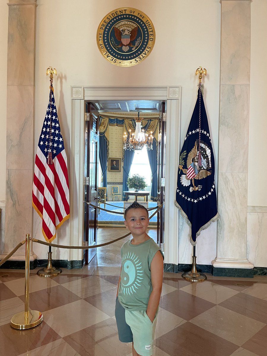 61Physicaledu's tweet photo. Summer adventures #WhiteHouse #summerfun #newsomishere❤️ #myboy #educationinreality https://t.co/fZa4ZYEMUx