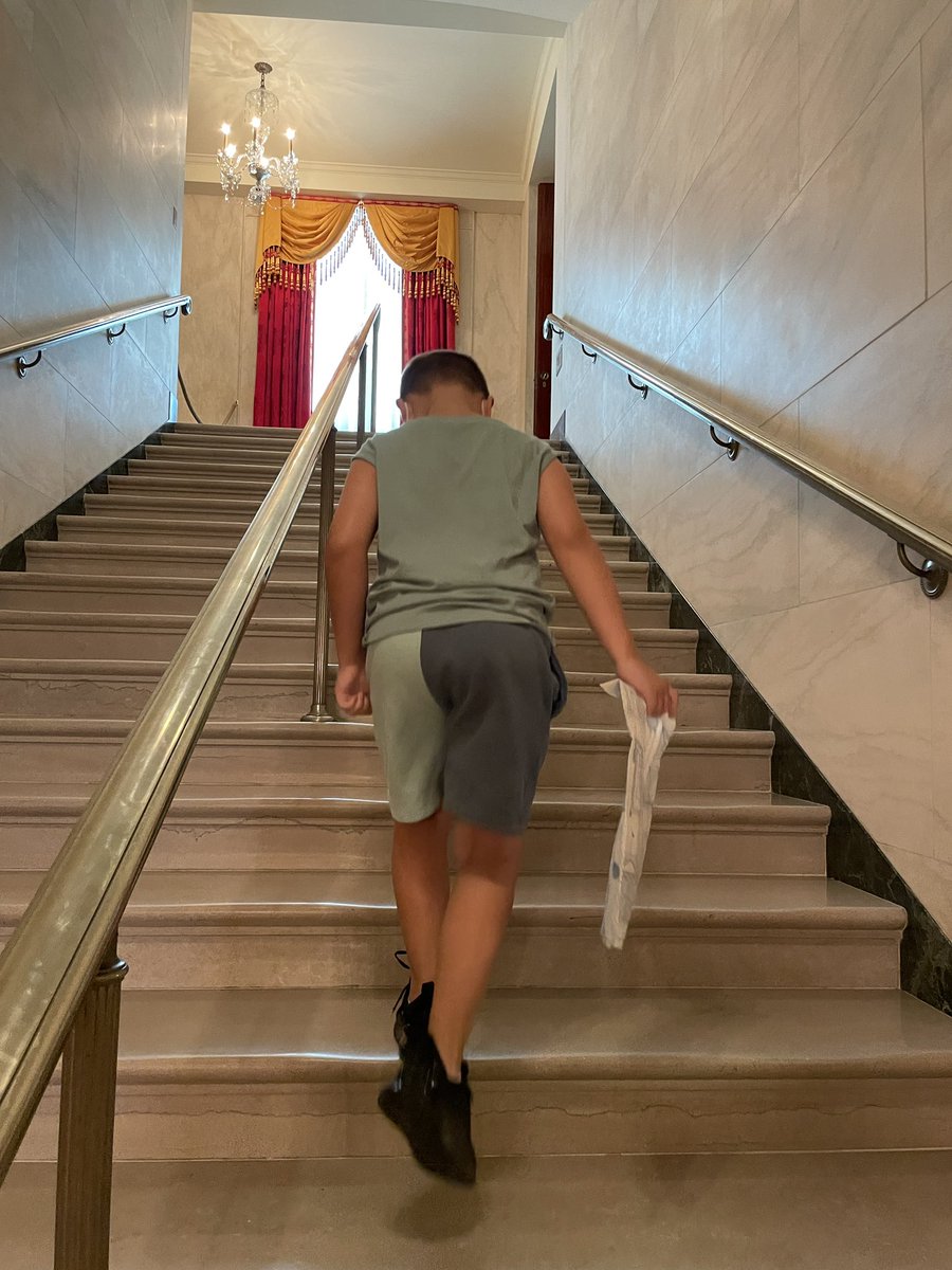 61Physicaledu's tweet photo. Summer adventures #WhiteHouse #summerfun #newsomishere❤️ #myboy #educationinreality https://t.co/fZa4ZYEMUx