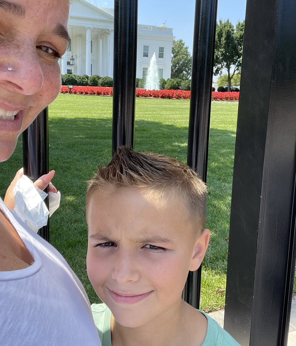 61Physicaledu's tweet photo. Summer adventures #WhiteHouse #summerfun #newsomishere❤️ #myboy #educationinreality https://t.co/fZa4ZYEMUx