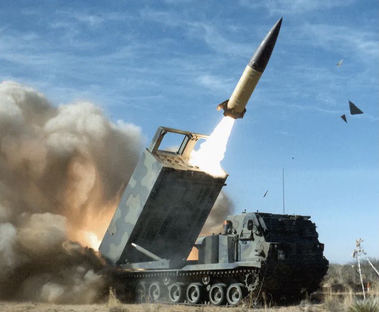 Ukraine has received the first M270 Multiple Launch Rocket Systems and will be getting 300 km MGM-140 ATACMS Missiles from United States 🇺🇸 which can hit anywhere in Crimea

M270’s are the same as HIMARS but are more armored, drive slower, and can hold twice as much ammunition 🇺🇦