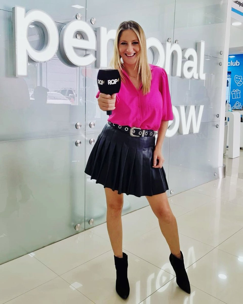 RQPPARAGUAY's tweet photo. ¡🔊#Vol1 #EnVivo con ✨️ @gisecassettai desde @personalpy para anunciar que se vienen eventos geniales!😃
🤩Se vienen el Personal Club Media Fest y ComicCon Py. Las entradas ya estan en venta en @RedUTS_Py, con beneficios para socios del #ClubPersonal
https://t.co/Vc6P9iEJsr https://t.co/k22s977JOG