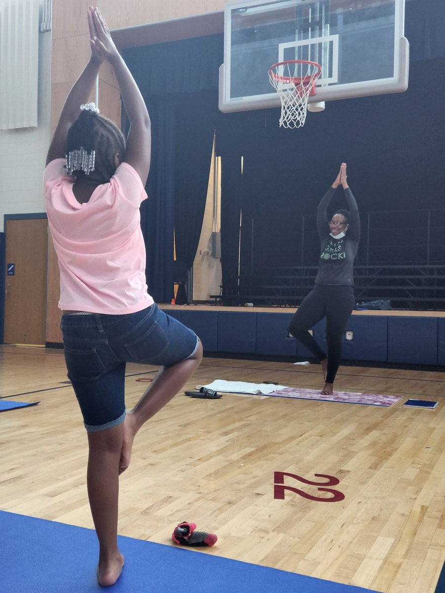 RCSDNYS's tweet image. #NationalSummerLearningWeek continues at @rcsdsch16! 

Practicing yoga and meditation to ease into a relaxing weekend!