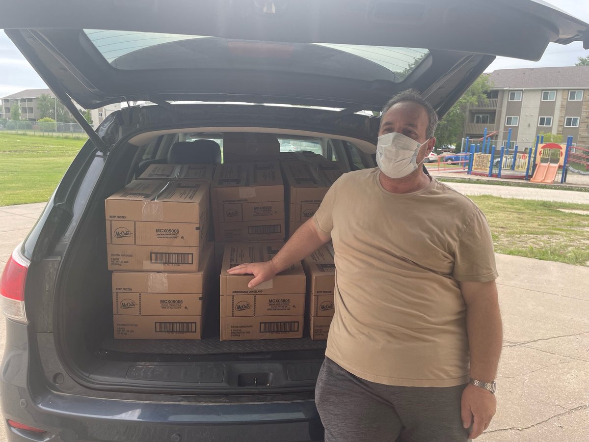 rdcLRSD's tweet photo. Grateful for the donation of frozen potatoes from @SecondHarvestCA and our amazing staff and volunteers for the quick distribution of 159 cases throughout our community. That is a total of 954 bags!! https://t.co/jyHSjuFZTm