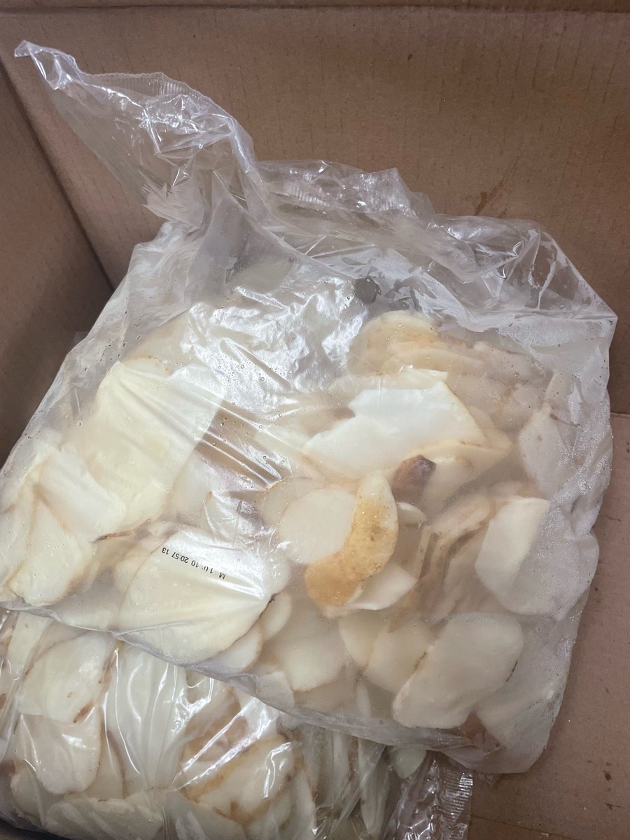 rdcLRSD's tweet photo. Grateful for the donation of frozen potatoes from @SecondHarvestCA and our amazing staff and volunteers for the quick distribution of 159 cases throughout our community. That is a total of 954 bags!! https://t.co/jyHSjuFZTm