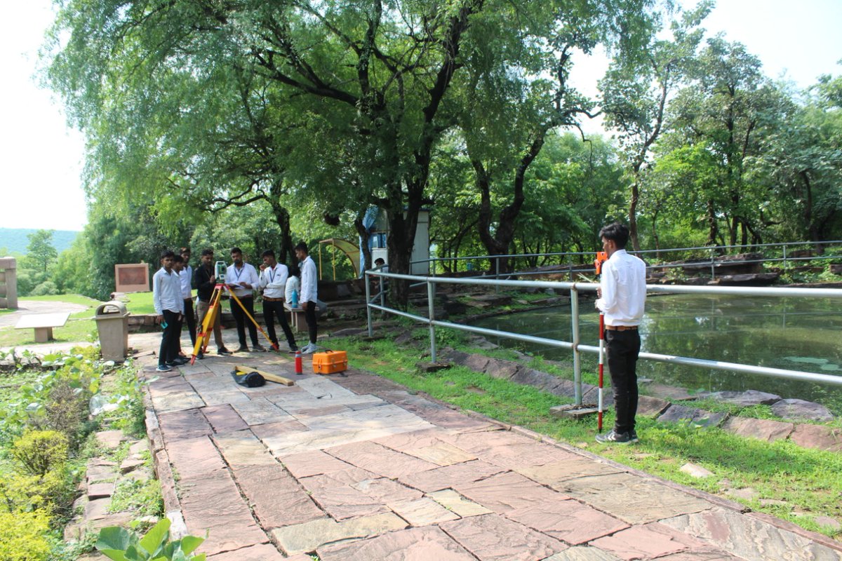 Sumit20929591's tweet photo. #AICTE #CivilEngineering
#missionamritsarovar Buddhist monument at Sanchi #ASIbhopal #gpcbareli https://t.co/py9a7eZ2Zj