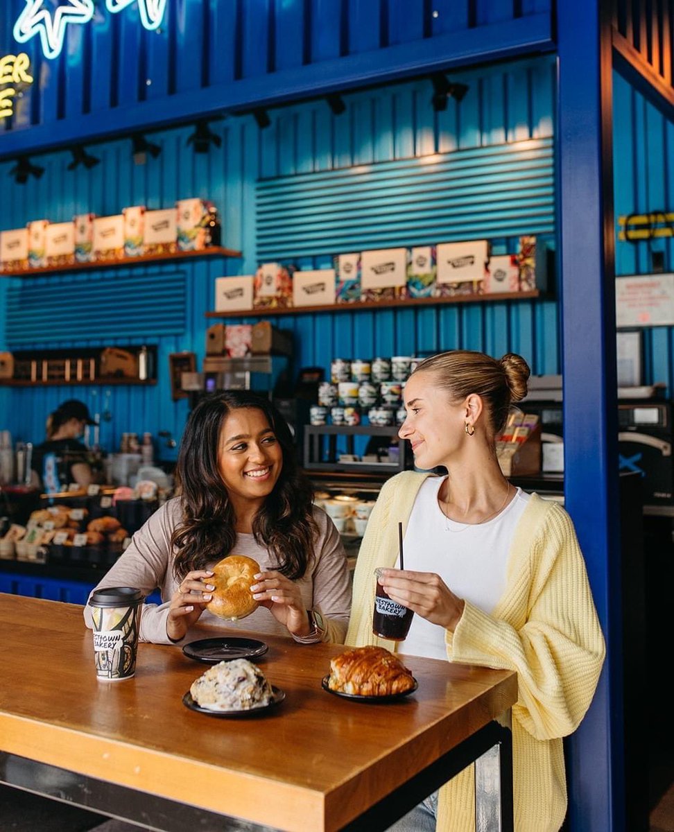 TGIF. And what better way to start the day than <a href="/DarkMatter2521/">Dark Matter Coffee</a> and breakfast sandos from <a href="/WTB_Tap/">West Town Bakery & Tap</a> at <a href="/GallagherWayChi/">Gallagher Way Chicago</a> 😍
#WakeUpWithWestTown