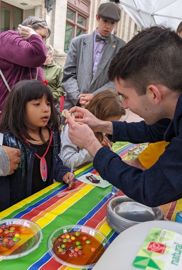 AinslieLab's tweet image. We’re hiring post docs, pls RT. 

We offer paid extended parenteral leave, mentoring during &amp;amp; after your PD, skills from synthesis to in vivo models, wonderful colleagues, $ &amp;gt;NIH payscale, research triangle environment, collaboration abound &amp;amp; more (🧁).  

ainslielab.web.unc.edu/positions/