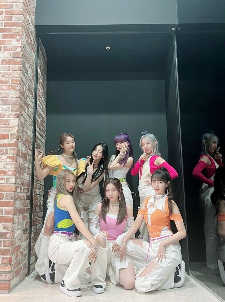 ichillin_update's tweet photo. This is not goodbye, forever will be you. Together.

7CHILLIN
#ThankYouSohee
#ICHILLINOT7 https://t.co/aGW8rWo3oP
