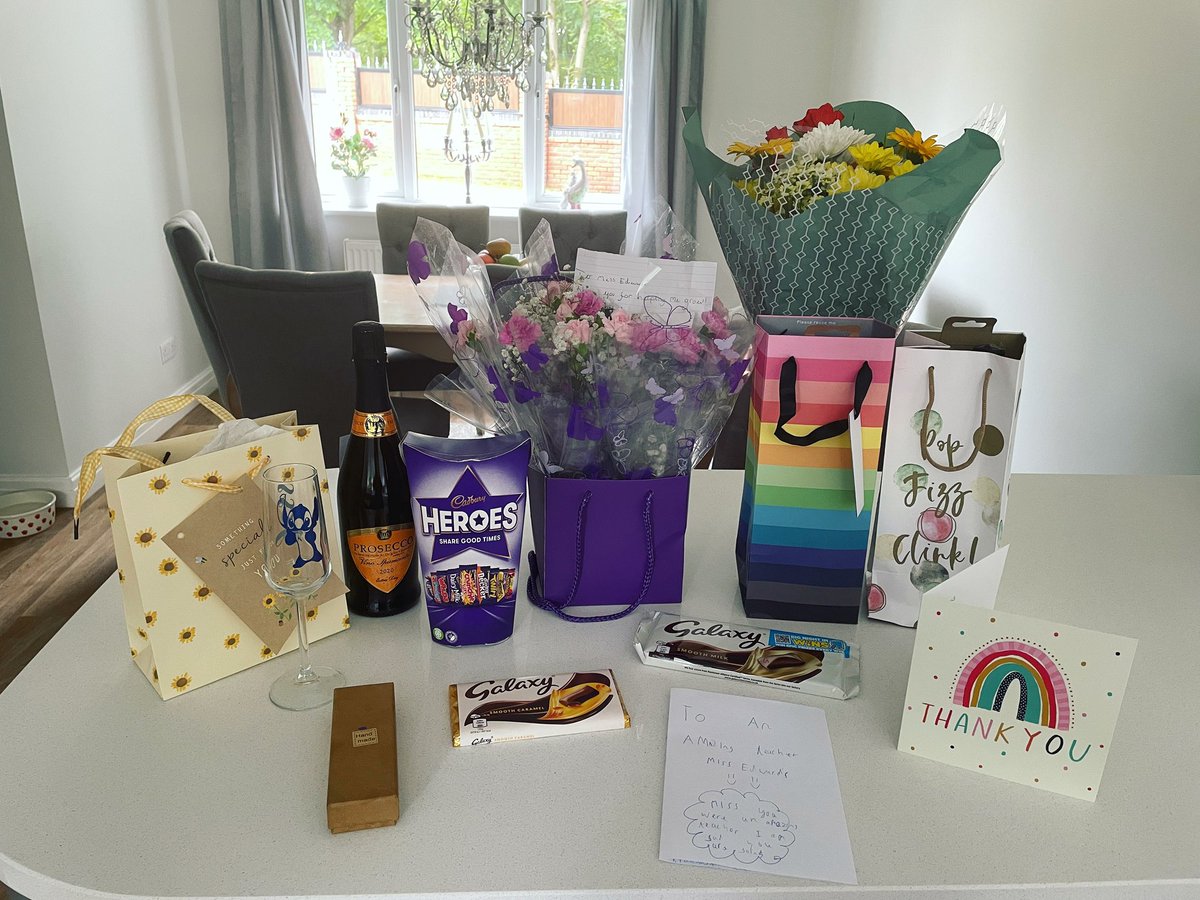 miss_edwardss's tweet photo. Supply life - leaving an amazing school never gets easier 💔 https://t.co/XhXs77g5ZL