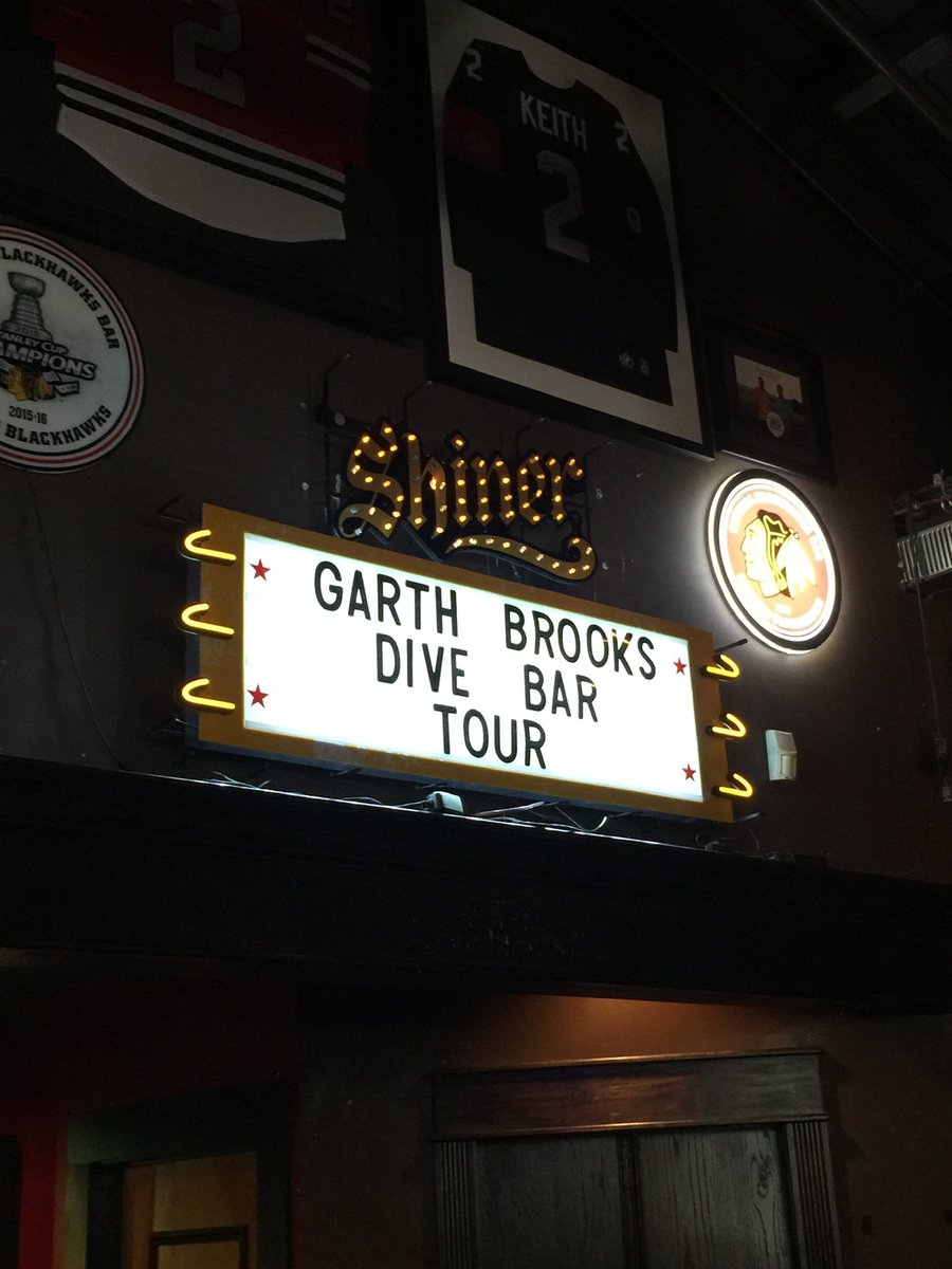 TheGarthFan's tweet photo. 3 years ago today! 7-15-19
Opening show of the @garthbrooks #DiveBar tour in Chicago. So much fun!! https://t.co/WshXzBl5DZ