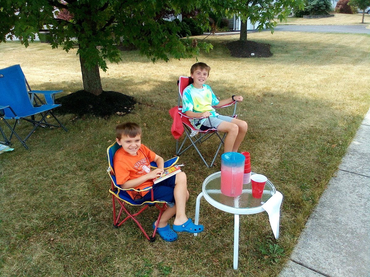Donahue72's tweet photo. Connor lemonade stand https://t.co/9kuHSBGdAe