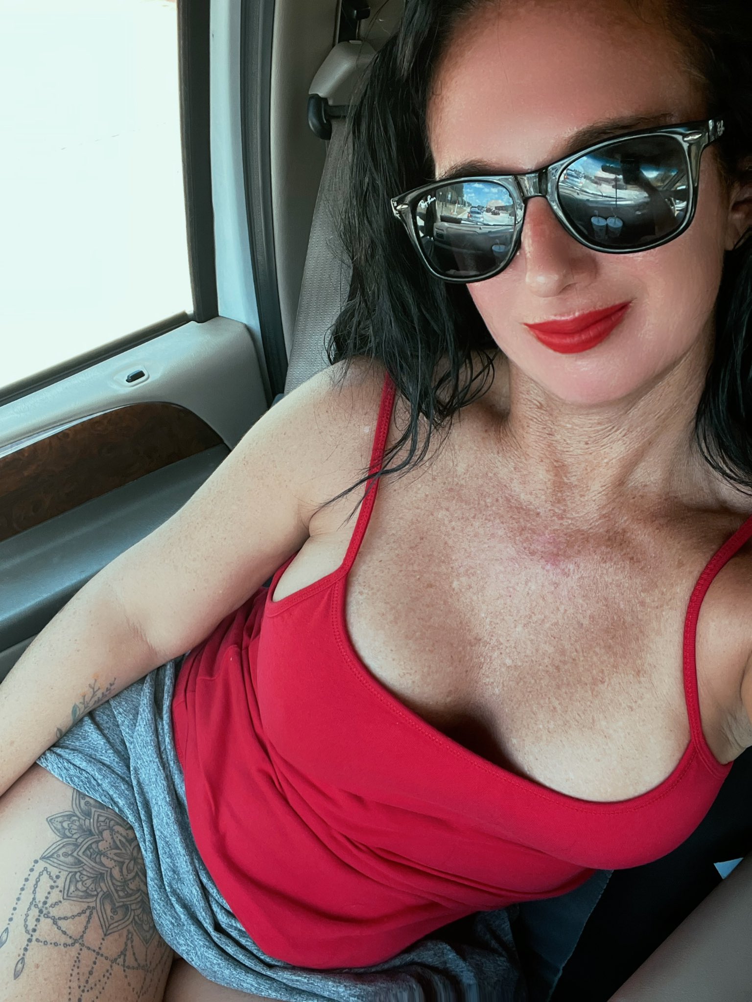 jo alexandria on Twitter: "#REDFriday https://t.co/py7epizWyj" / Twitter