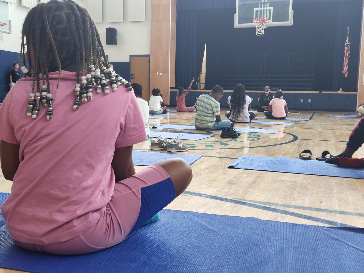 RCSDNYS's tweet image. #NationalSummerLearningWeek continues at @rcsdsch16! 

Practicing yoga and meditation to ease into a relaxing weekend!