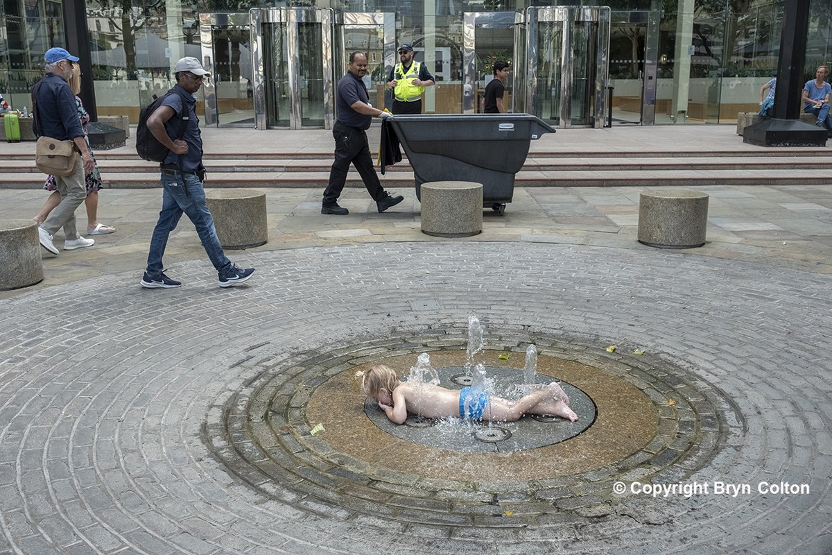 Came across this little chap cooling down in Central London today.
© Copyright Bryn Colton
Image available via Getty News Images
bit.ly/3PcgmmC