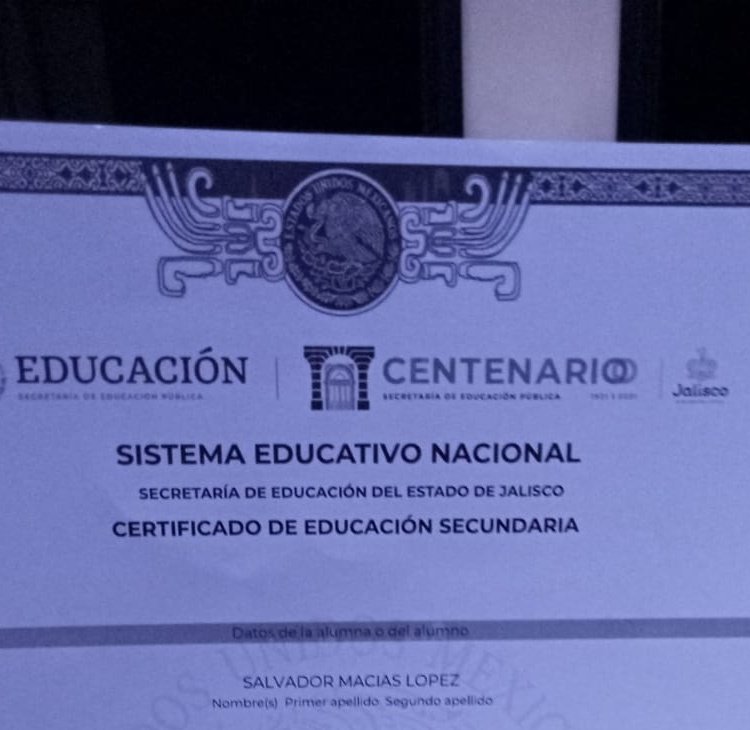 sadateco's tweet photo. Felicidades hijo, el tiempo el amor y Dios, va acomodando todo en su lugar, tu certificado que indica que cumpliste, como todo ciudadano. Totalmente con toda su validez. https://t.co/bRA16eZp0y