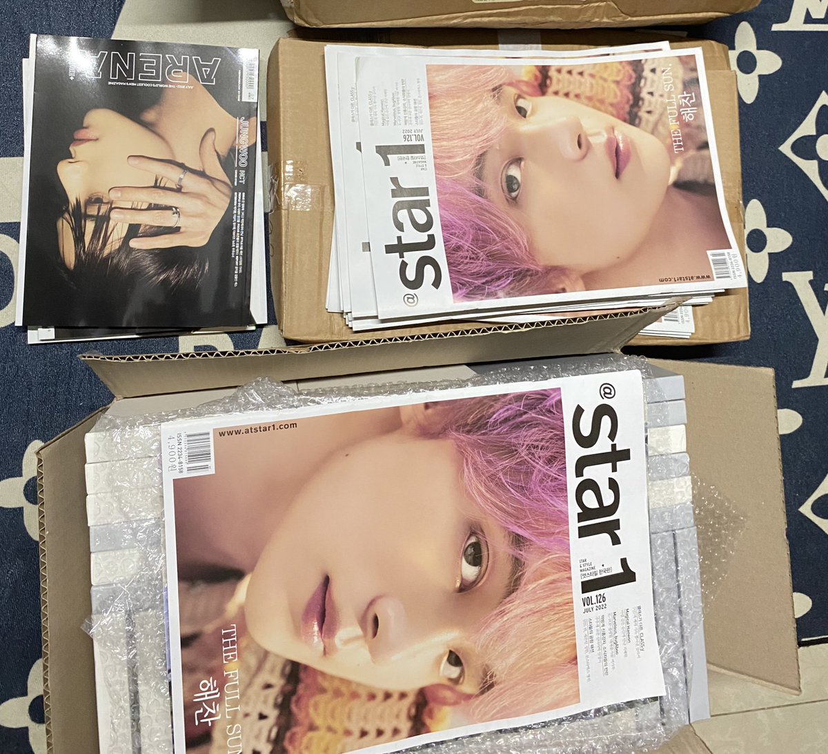 daeprincessell's tweet photo. #daeprincessupdate 

haechan star1 &amp; jungwoo arena homme magazines arrived 💚 sorry for the improper pic https://t.co/xuzPeOkIb8
