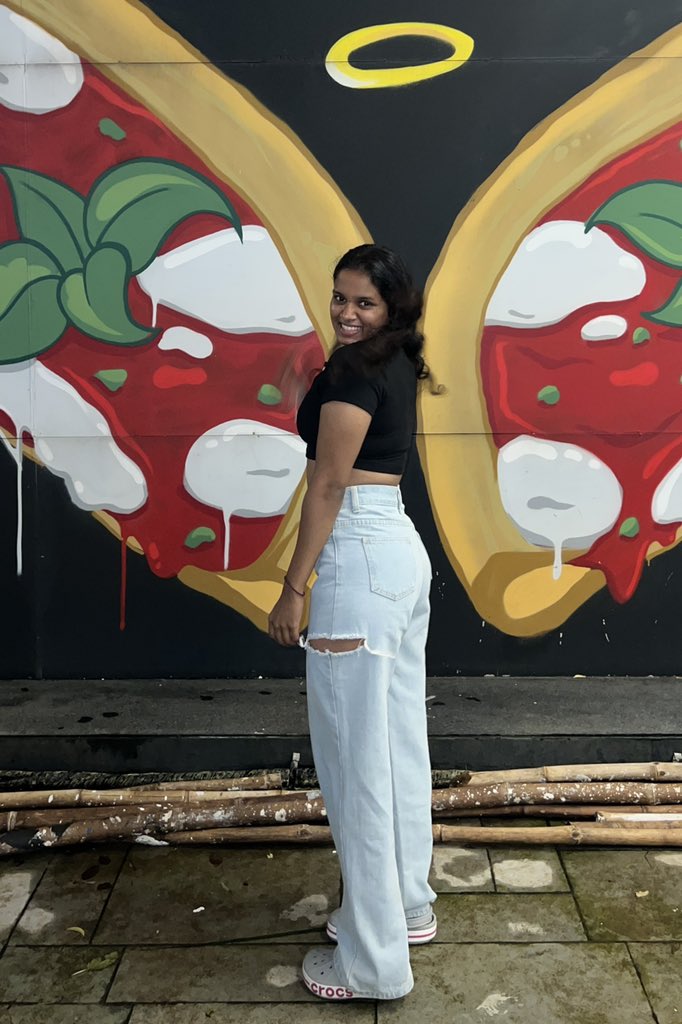urm0m365's tweet photo. tis crocs szn🥰 https://t.co/2Sm53jYU4P