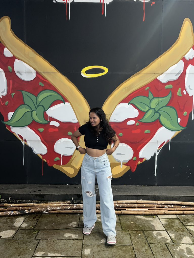 urm0m365's tweet photo. tis crocs szn🥰 https://t.co/2Sm53jYU4P