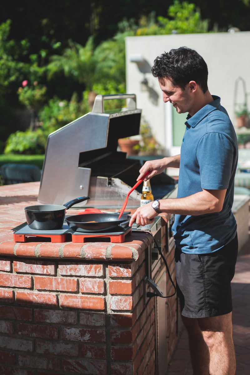 Summer Fridays 🍔 looks like grilling and keeping all of the delicious food warm on the myhotmat connect. If you've been a victim of dinners while everything's getting grilled, look no further! Link below to shop. #NationalGrillingMonth

bit.ly/3zAkx3L