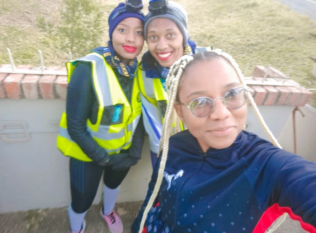 LeratoIsMyName's tweet photo. @DODO_MASONDO @Putumz supporting these two beautiful and brave women running their maiden race #Washie100Miler #TeamDodo💙 #PutumzRunsWashie #161km https://t.co/sg7uHvupgd