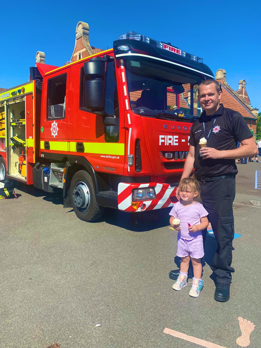 Mrs_C_Camper's tweet photo. Had a blast at @TheHuntspills Summer Fair 🎠 A huge thank you to West PTA for organising and to all of the volunteers who came along and helped 🍦😊 https://t.co/5xIkAGXW6N