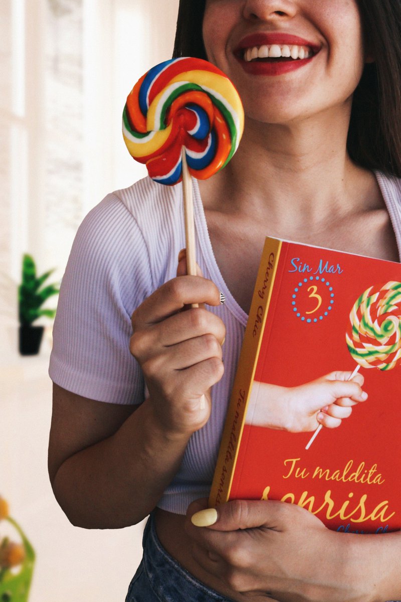 Bemele32's tweet photo. #TuMalditaSonrisa 🍭 tiene tantos momentos en los que me quedaría a vivir que os prometo que este libro es sencillamente perfecto.
Ya está disponible mi opinión sobre el tercer libro de #SinMar en: https://t.co/ANtP1HpjVt https://t.co/ahm8l4H5bq