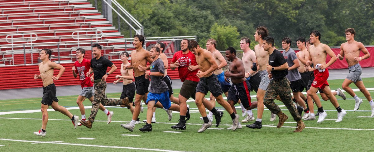PapaBear238's tweet photo. Marine Combat Training @BarringtonHS220 @BHS220Football @BHS220Athletics https://t.co/0za8HAZqmN