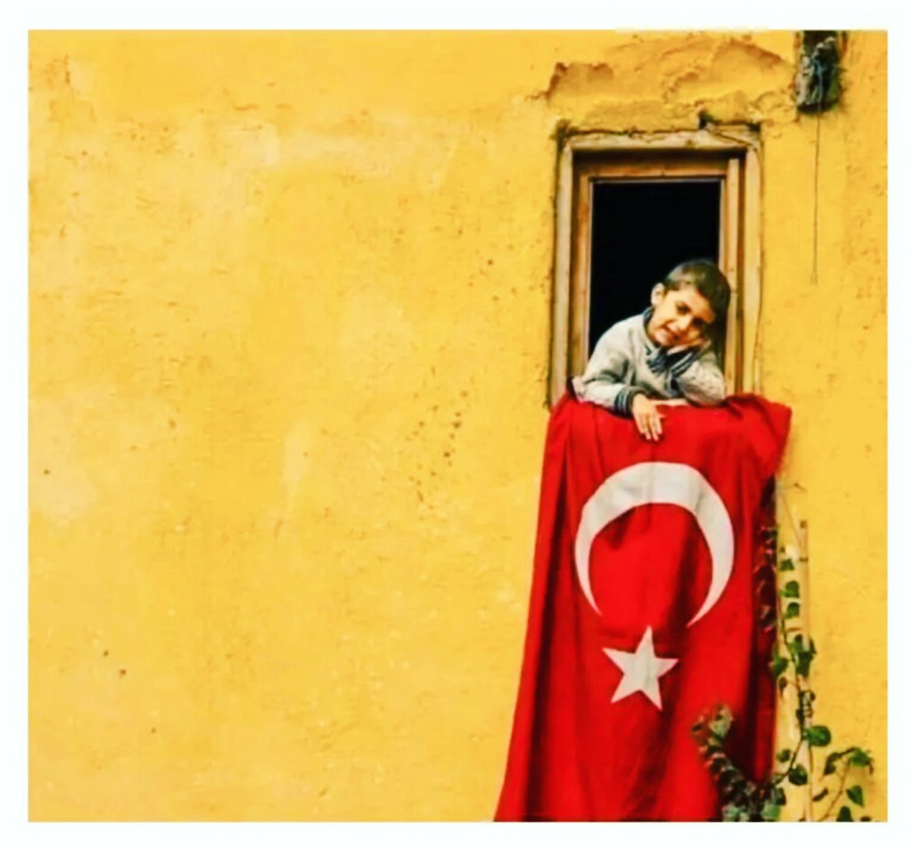 FaGl344's tweet photo. 🕊

-
Bir yıldız vardır
kanından yadigar,
bir de hilal!
Unutma sakın çocuk,
sadece bir cadde adı değildir
İSTİKLAL!..
-

💙

Tüm kahraman şehitlerimizi rahmetle,
gazilerimizi minnetle
anıyoruz. 🌷

#15Temmuz #Altıncıyıl #15TemmuzuUnutmaUnutturma #TürkiyeAşkına 💫 #VatanUğruna

🌿 https://t.co/u1BC4IejiB