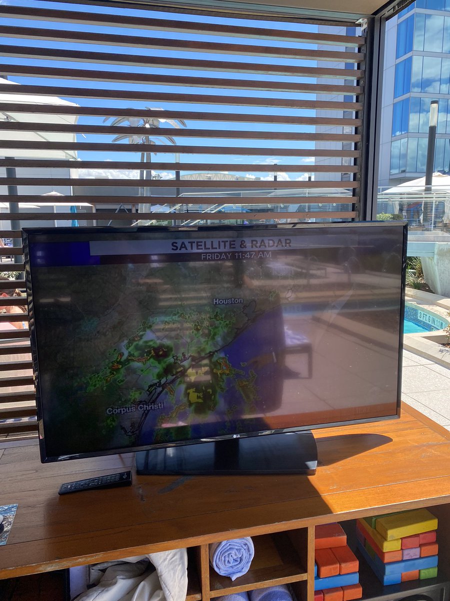 Gotta get my <a href="/KPRC2/">KPRC 2 Houston</a> fix, at the <a href="/TheMarquisHOU/">Marriott Marquis HOU</a> cabana! <a href="/conflenti/">Owen</a> come grab a drink 👍🏻