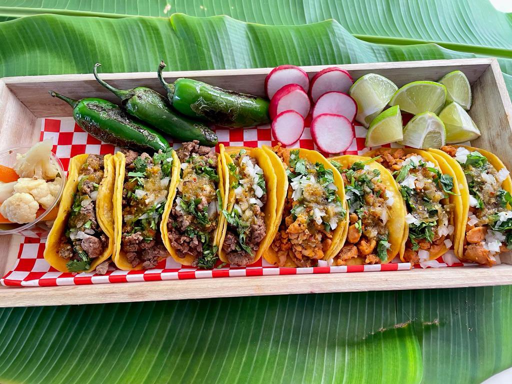kirraaaa___'s tweet photo. My families food truck is finally up and running as of today! From 10am to 8pm in Fremont Ca at 4190 Mowry Ave Fremont Ca 94538. Please come and support a NEW FAMILY BUSINESS!! You won’t regret trying these delicious Salvadoran and Mexican meals. 🤩 https://t.co/nu5PdWEg9c