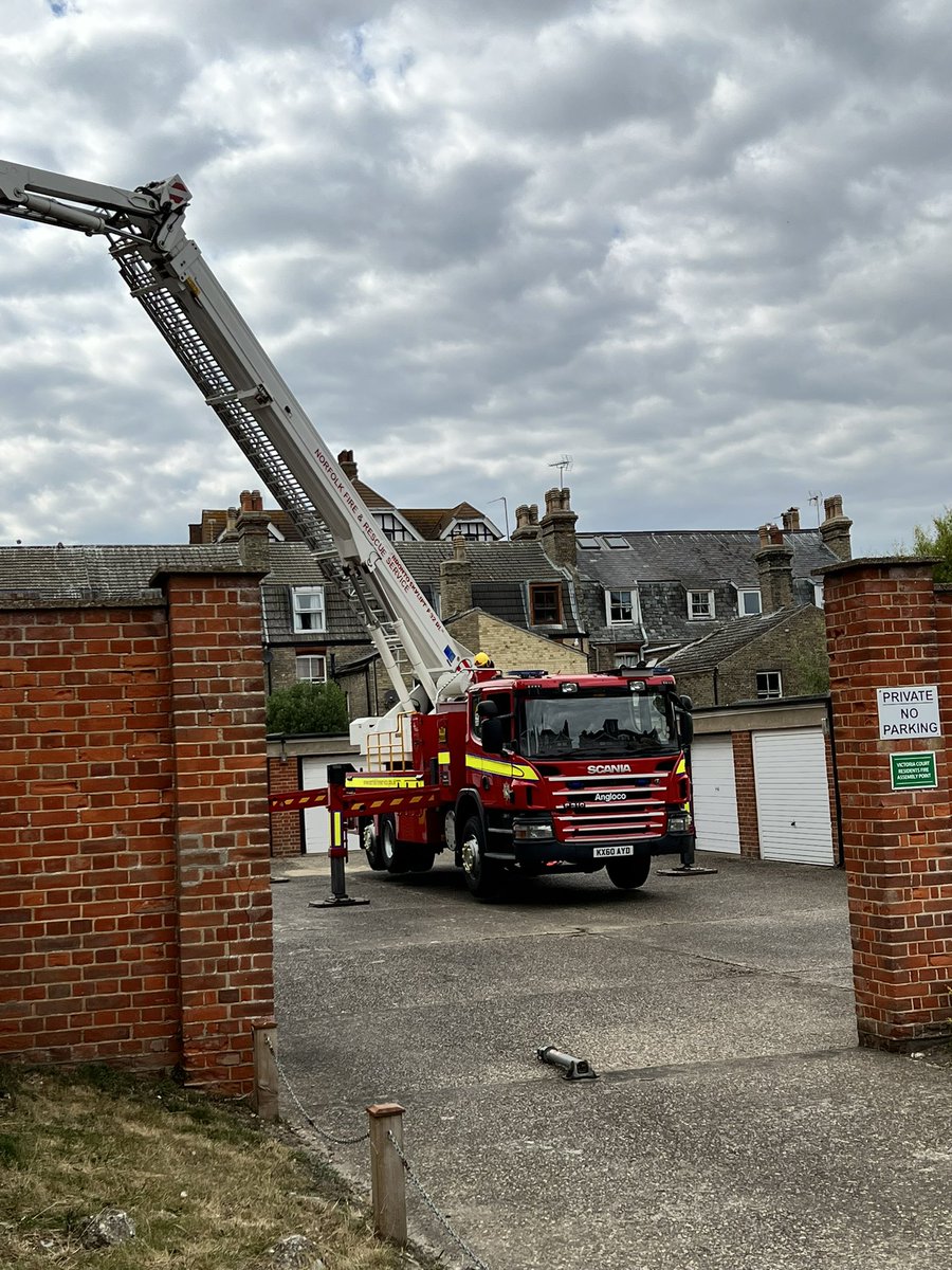 GHadridge's tweet photo. @LowestoftSouth Red watch - Multi-agency incident in Lowestoft working with @Norfolkfire @SuffolkPolice @SuffolkFire #drone #jesip #commandsupport https://t.co/APleDvh5op
