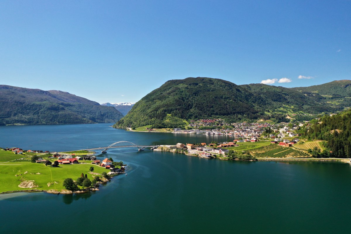 From today, FjordX increases the daily departures to 6 daily Fjord cruises from Sogndal! The beautiful Barsnesfjord ,or on our Historic Viking Cruise. Read more: bit.ly/3MKzkyU  #visitnorway #visitsognefjord  #fjords #fjordx #sogndal 
Photo: Øyvind Heen