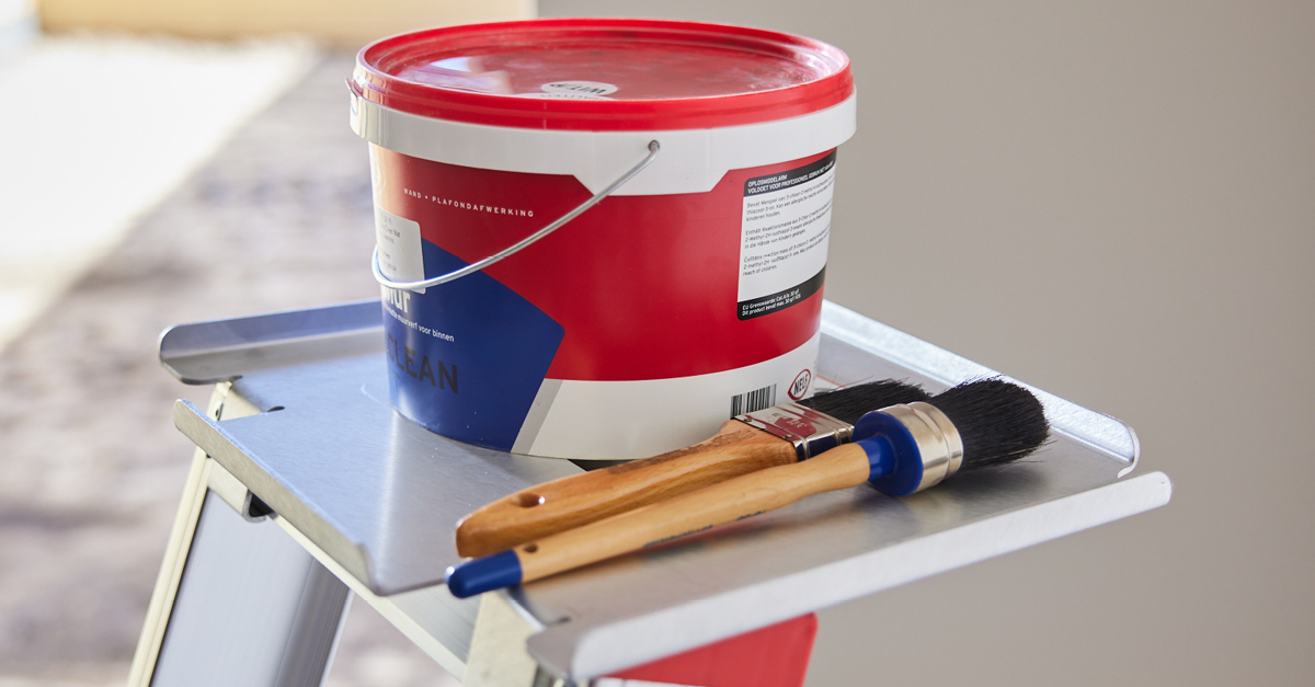 📣 Nieuw én verbeterd! Eenvoudig opklikbaar plateau voor de Taurus, Falco, Eifel of Sierra enkel oploopbare trappen. Zo heb je altijd je gereedschap en verfemmers tot wel 14 liter bij de hand! 

Benieuwd naar de specificaties? Ontdek het plateau online: altrex.com/nl/nl/producte….