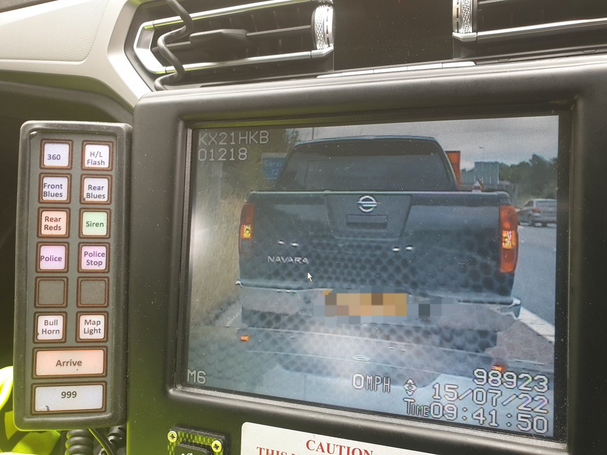 LancsRoadPolice's tweet photo. Next for #MN44 was this vehicle where the driver was using their mobile phone as they entered the roadwork section of M55
They were still seen using it as they joined the M6
(First safe opportunity to stop vehicle)
Vehicle stopped and driver reported
#T3TacOps #Fatal5 https://t.co/eBWADPiPzz