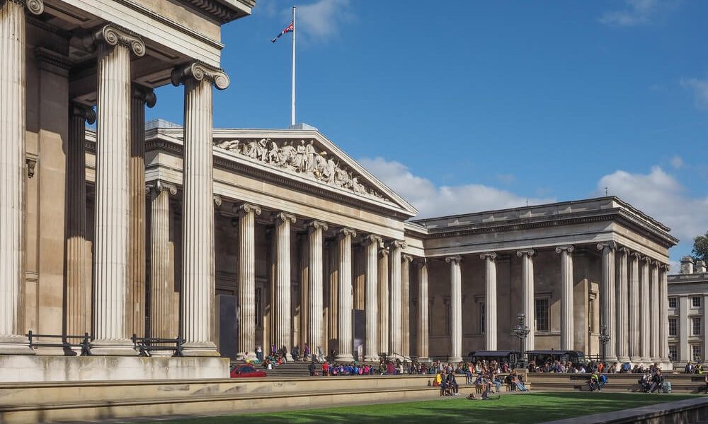 beni_culturali's tweet photo. Il #BritishMuseum è uno dei #musei più grandi e importanti della #storia del mondo.
Ora qui su #CHO puoi #visitarlo #Virtualmente in #3D ed anche acquistare il suo #NFT, entra gratis e scoprilo:
https://t.co/jVPZW0yaiq https://t.co/NUqCm7SzJT