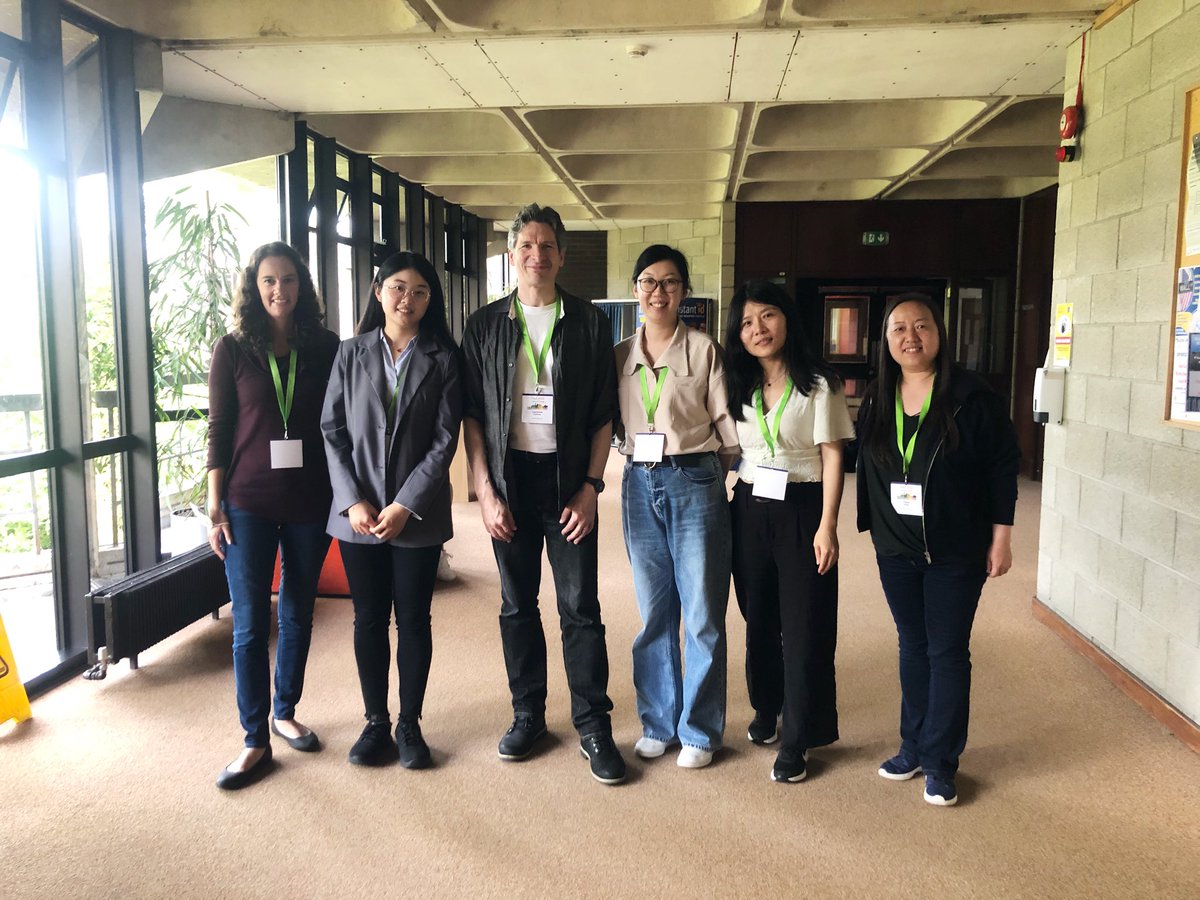 sophiaxie103's tweet photo. Really enjoyed @antlabjp fantastic talk about introducing the latest updates to Antconc! We even got a group photo during the lunch break with our icon!#CLGroup from UoB @FangWang_Surrey @Lily_Lew2 @qiuyi_sun @BingLiwen https://t.co/I3Uxvj7EKr