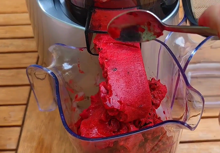 nutrilovers_de's tweet photo. 🍧 Beerensorbet selbst machen! - https://t.co/tOfW62vZT7 https://t.co/7gdqItUK3T