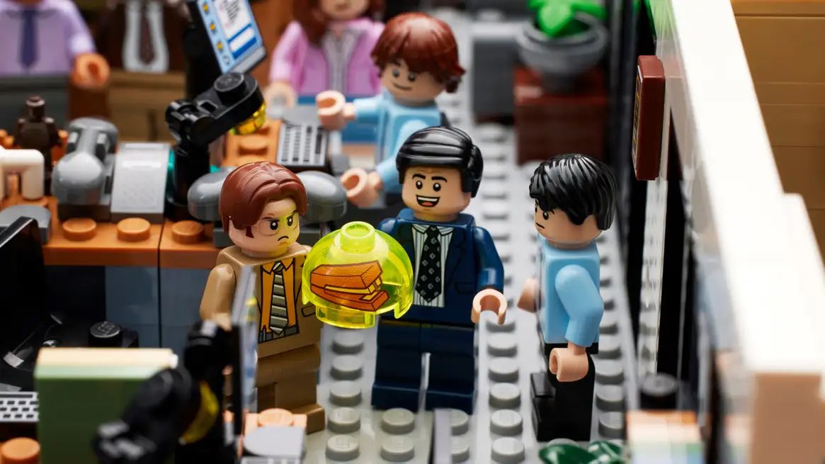 FlumpMX's tweet photo. #LEGO presenta su nuevo set inspirado en una exitosa serie

* Mira a la cámara como en #TheOffice * 👀

https://t.co/BU1GkKEHfn https://t.co/xcZFvCZlDH