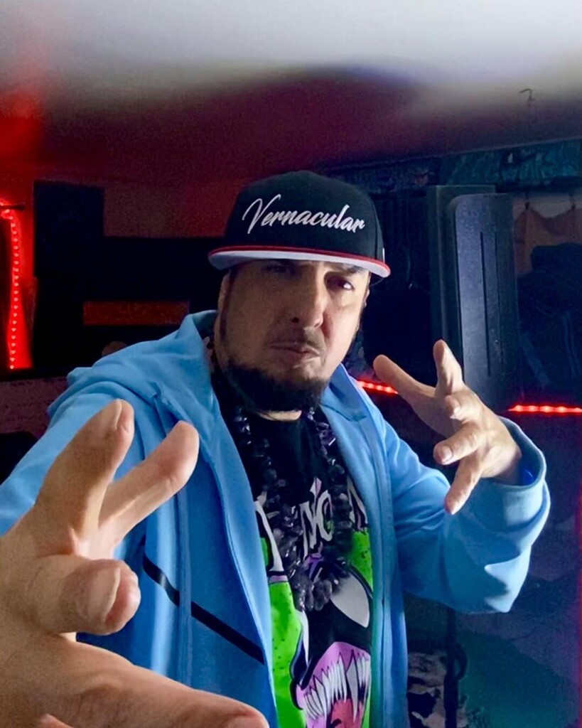 Nac1rock's tweet photo. Happy Friday stay motivated y’all👑✨✨✨✨

#NacOne #vernacular #fantastikfammusic #friday #motivation #positivevibes https://t.co/AAb5cQwp4F