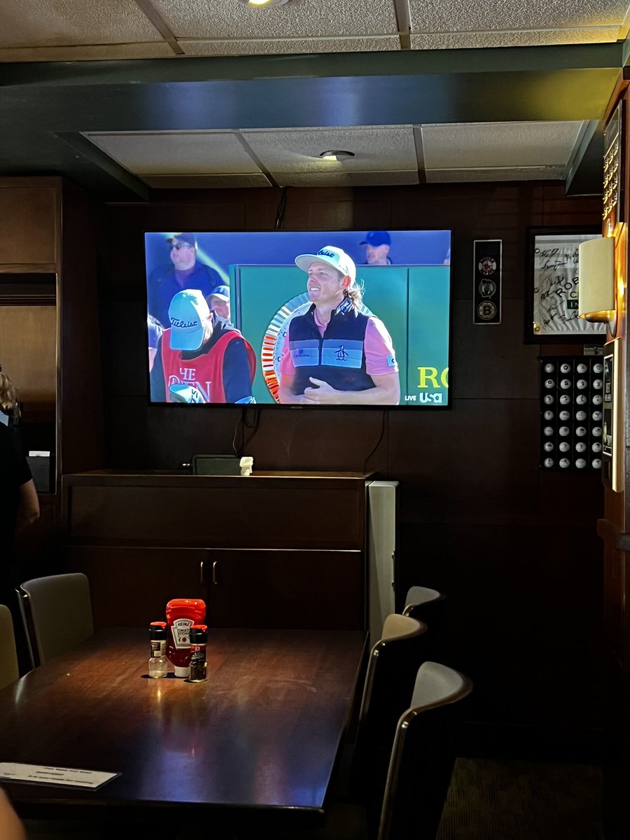 NeilHartleySmi1's tweet photo. @DrAJW_ECS @TheOpen Sat in a bar in America watching the golf when this came through! https://t.co/8JbGXJkruh