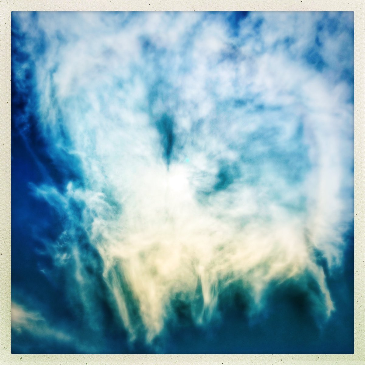 ForestArt4U's tweet photo. I heart in the sky, photographed last week 📷😊
#heatwave #cloud #heartshaped #sky #skies #skyphoto #cloudphotos #NaturePhotography #art #sonycamera #twitterclouds #foto https://t.co/V9DFsBzRGd