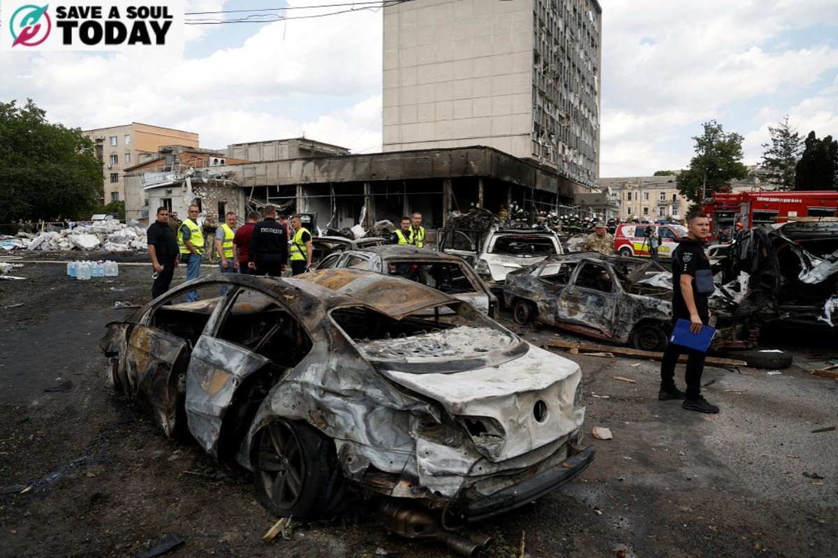 SaveASoulToday1's tweet photo. Ukraine accuses Russia of terrorism after Moscow's missiles struck the Ukrainian city of Vinnytsia, killing at least 23 people, including three children 
#SaveASoulToday
#UkraineRussianWar 
#StandWithUkraine https://t.co/ttgnKxNagU